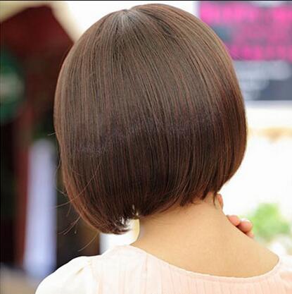 齐刘海短发发型带领夏日风，演绎时尚短发造型