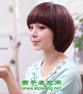 女生齐刘海短发蘑菇头发型可减年龄的发型