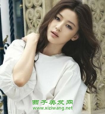 2022年美女最新卷发发型