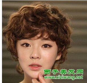 韩国女生短卷发发型干净又迷人