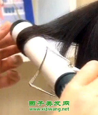 短发如何使用卷发棒卷发棒打理短发方法步骤