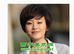 中年妇女直短发发型显年轻也有气质