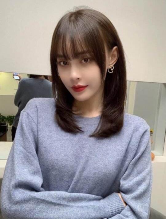 刘海发型女2022年新款,让你脸型看起来更加小巧可爱