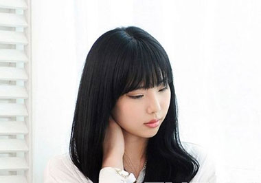 女生齐刘海发型图片甜美减龄更瘦脸